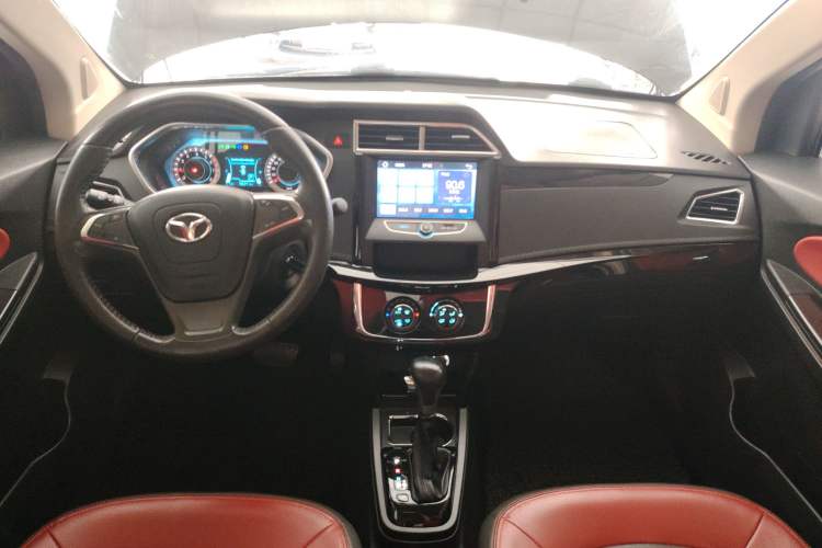 Used FAW Yingzhi G3 2016 G3S 1.5L CVT Luxury Navigation Edition Interior 2