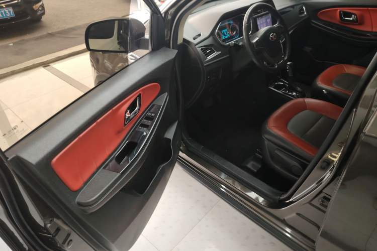 Used FAW Yingzhi G3 2016 G3S 1.5L CVT Luxury Navigation Edition Interior 3