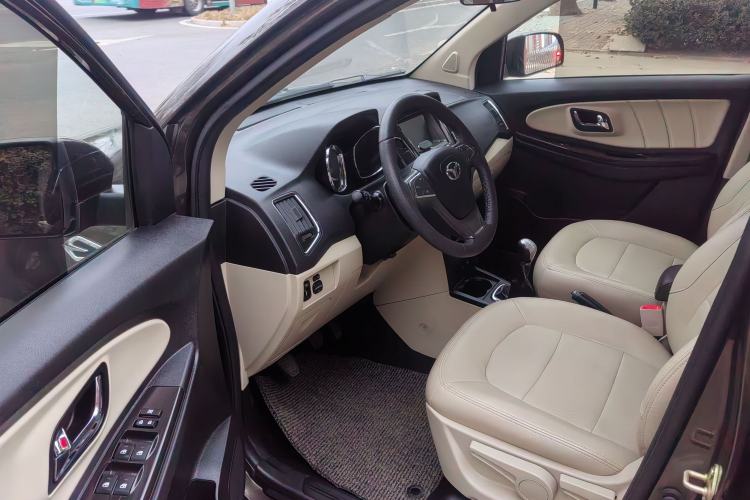 Used FAW Yingzhi G3 2016 1.5L Manual Luxury Edition Interior 5
