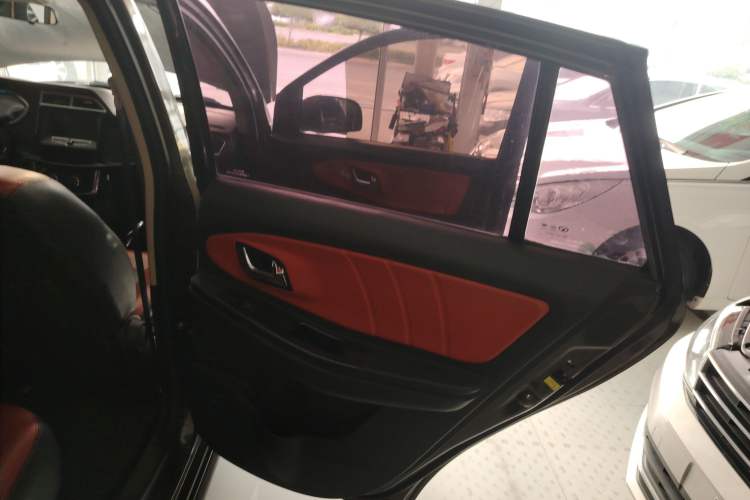 Used FAW Yingzhi G3 2016 G3S 1.5L CVT Luxury Navigation Edition Interior 6