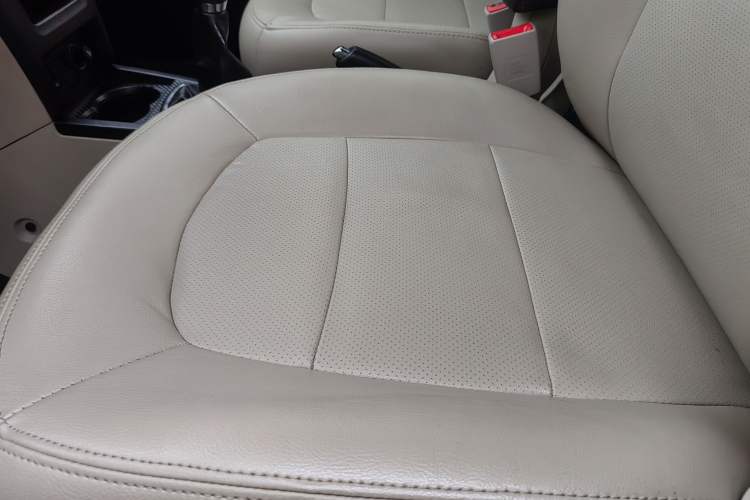Used FAW Yingzhi G3 2016 1.5L Manual Luxury Edition Interior 6