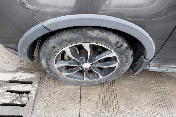 Used FAW Yingzhi G3 2016 G3S 1.5L Manual Elite Edition Left Front Wheel Hub
