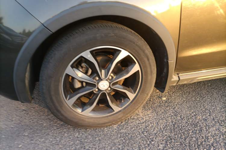 Used FAW Yingzhi G3 2016 G3S 1.5L CVT Luxury Navigation Edition Left Front Wheel Hub