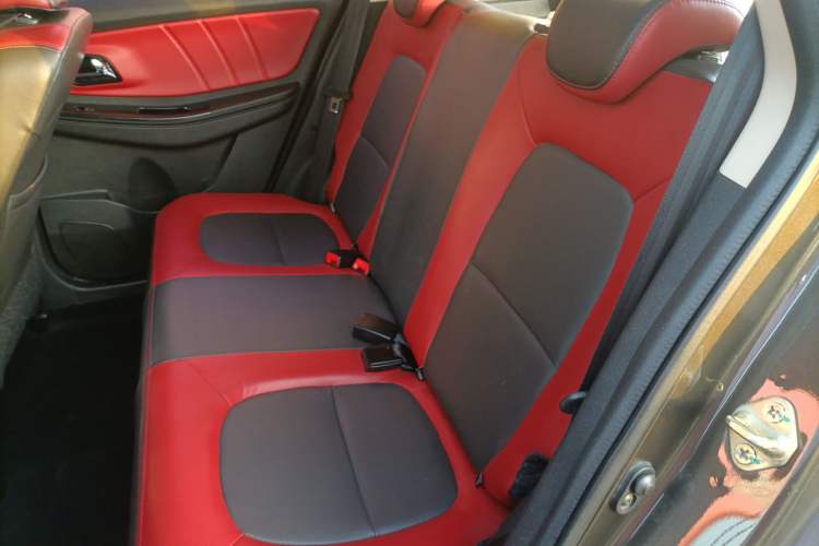 Used FAW Yingzhi G3 2016 G3S 1.5L CVT Luxury Navigation Edition Left Rear Seat