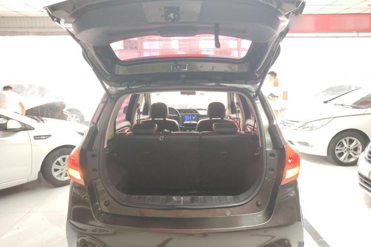 Used FAW Yingzhi G3 2016 G3S 1.5L CVT Luxury Navigation Edition Trunk