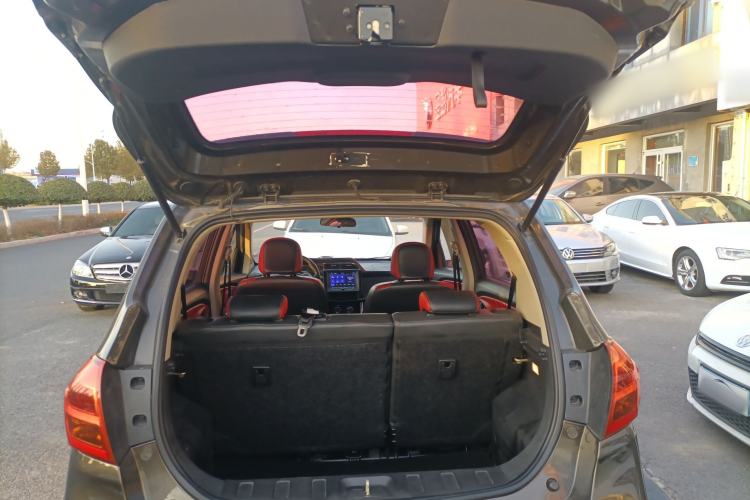 Used FAW Yingzhi G3 2016 G3S 1.5L CVT Luxury Navigation Edition Trunk