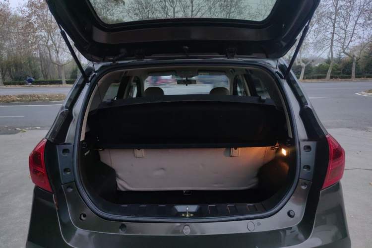 Used FAW Yingzhi G3 2016 1.5L Manual Luxury Edition Trunk