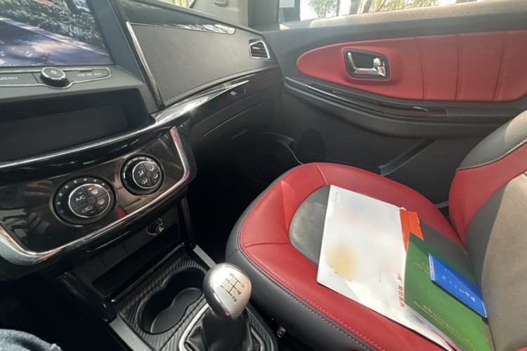 Used FAW Yingzhi G3 2016 G3S 1.5L Manual Luxury Navigation Edition Audio And AC Panel
