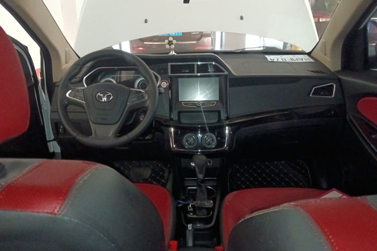 Used FAW Yingzhi G3 2016 G3S 1.5L CVT Luxury Navigation Edition Center Console
