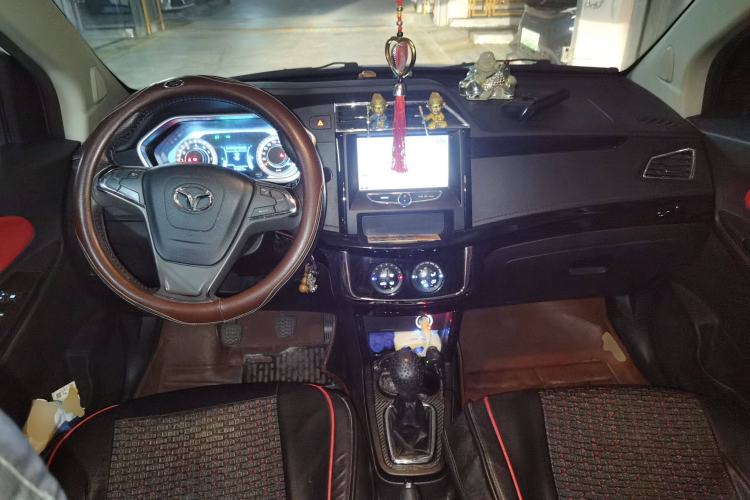 Used FAW Yingzhi G3 2016 G3S 1.5L Manual Luxury Navigation Edition Center Console