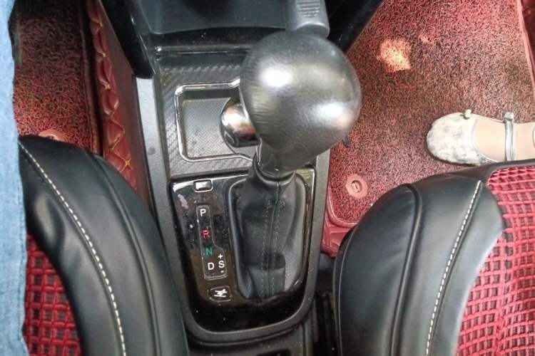 Used FAW Yingzhi G3 2016 G3S 1.5L CVT Elite Edition Gear Lever