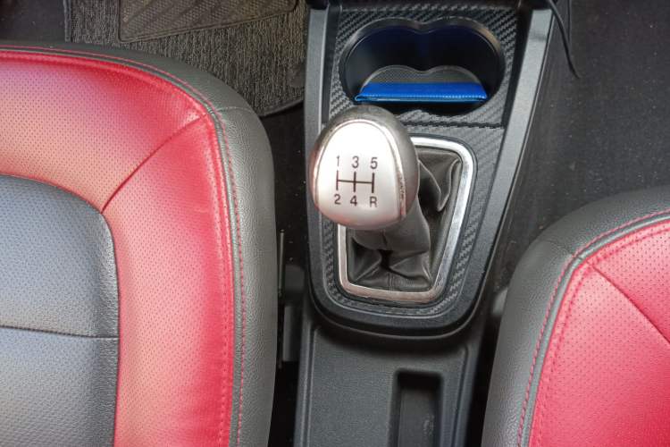 Used FAW Yingzhi G3 2016 G3S 1.5L Manual Elite Edition Gear Lever