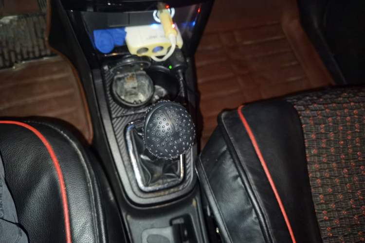 Used FAW Yingzhi G3 2016 G3S 1.5L Manual Luxury Navigation Edition Gear Lever
