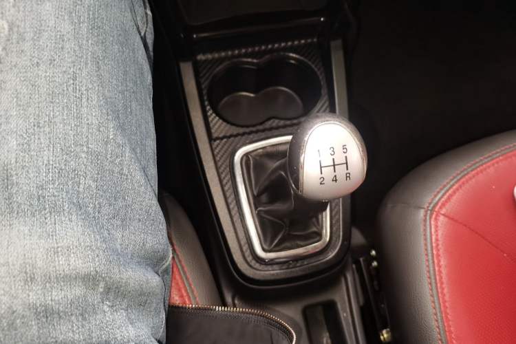 Used FAW Yingzhi G3 2016 G3S 1.5L Manual Elite Edition Gear Lever