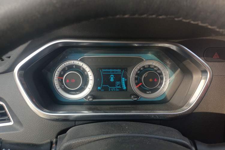 Used FAW Yingzhi G3 2016 G3S 1.5L CVT Luxury Navigation Edition Instrument Cluster