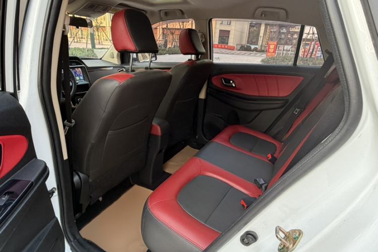 Used FAW Yingzhi G3 2016 G3S 1.5L CVT Luxury Navigation Edition Interior 1