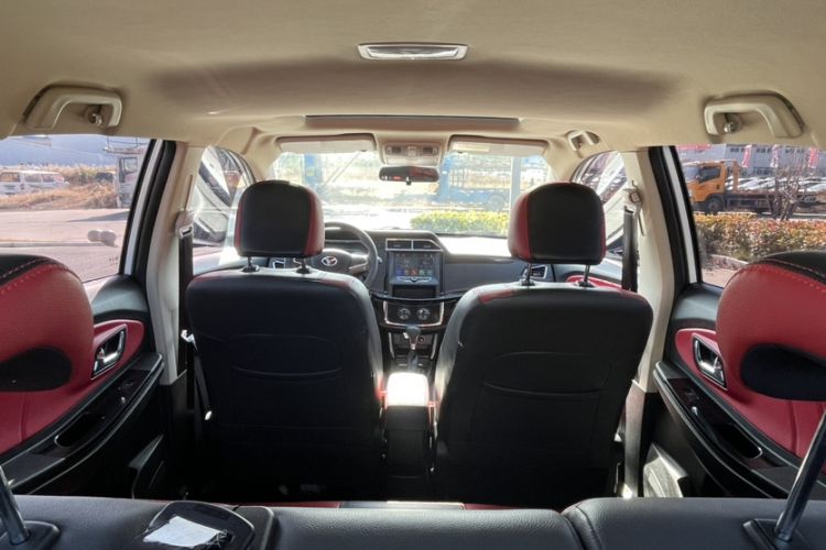 Used FAW Yingzhi G3 2016 G3S 1.5L CVT Luxury Navigation Edition Interior 10