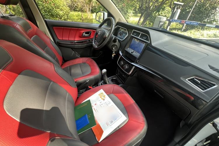 Used FAW Yingzhi G3 2016 G3S 1.5L Manual Luxury Navigation Edition Interior 2