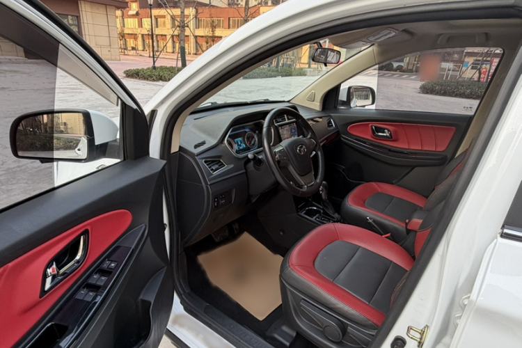 Used FAW Yingzhi G3 2016 G3S 1.5L CVT Luxury Navigation Edition Interior 2
