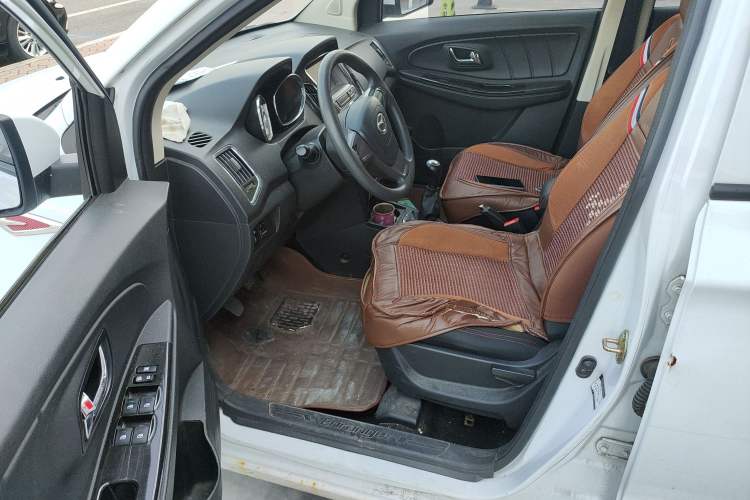 Used FAW Yingzhi G3 2016 1.5L Manual Standard Edition Interior 3