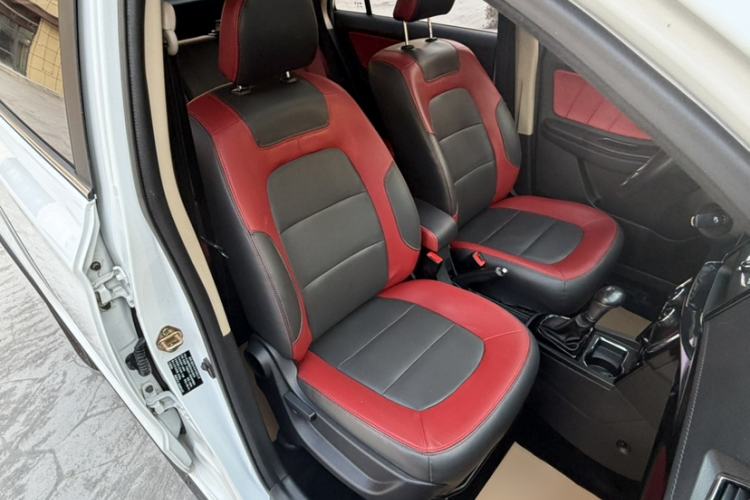 Used FAW Yingzhi G3 2016 G3S 1.5L CVT Luxury Navigation Edition Interior 4