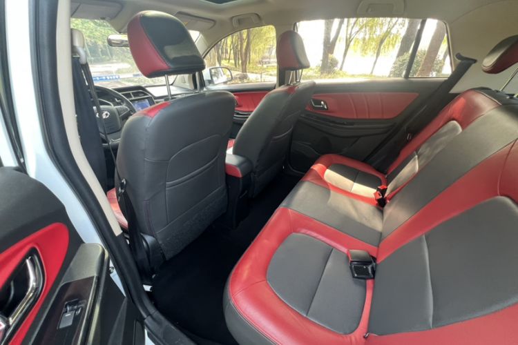 Used FAW Yingzhi G3 2016 G3S 1.5L Manual Luxury Navigation Edition Interior 5