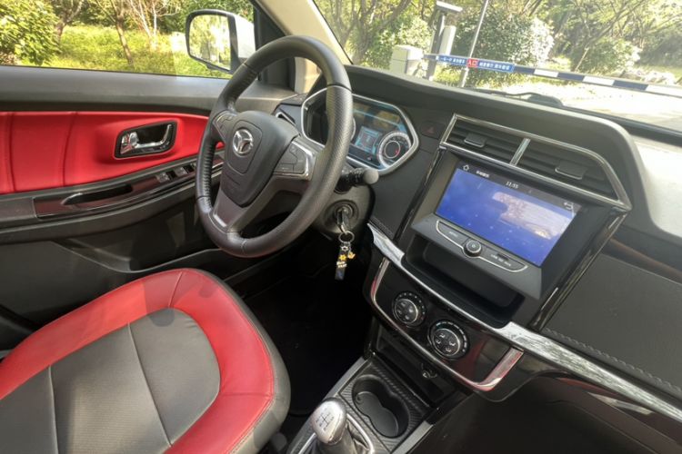 Used FAW Yingzhi G3 2016 G3S 1.5L Manual Luxury Navigation Edition Interior 6