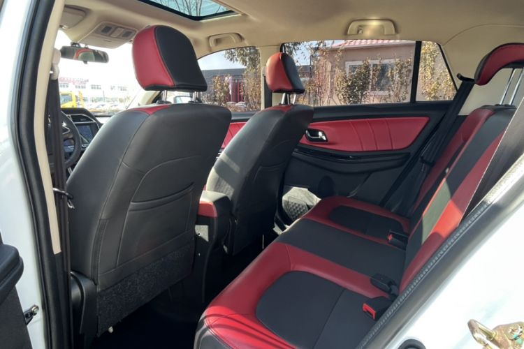 Used FAW Yingzhi G3 2016 G3S 1.5L CVT Luxury Navigation Edition Interior 7