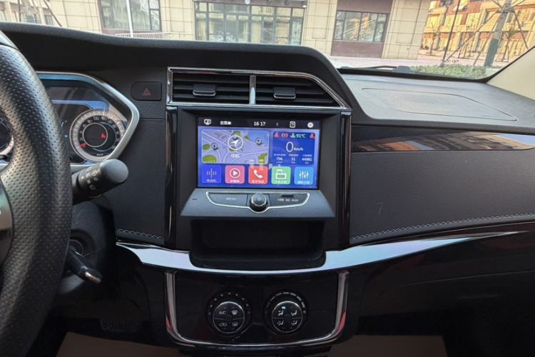 Used FAW Yingzhi G3 2016 G3S 1.5L CVT Luxury Navigation Edition Interior 7