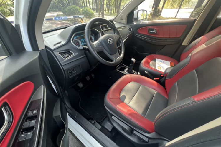 Used FAW Yingzhi G3 2016 G3S 1.5L Manual Luxury Navigation Edition Interior 8