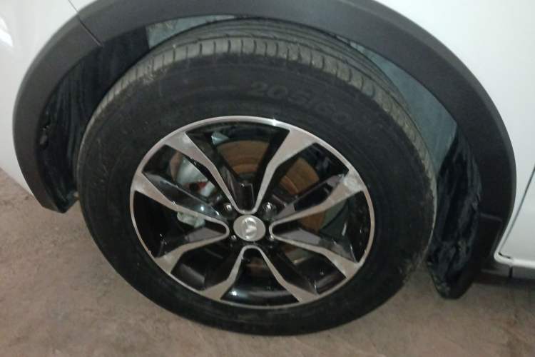 Used FAW Yingzhi G3 2016 G3S 1.5L CVT Luxury Navigation Edition Left Front Wheel Hub