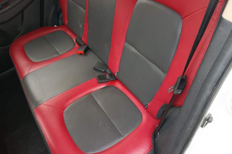 Used FAW Yingzhi G3 2016 G3S 1.5L Manual Elite Edition Left Rear Seat