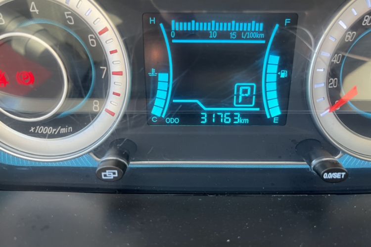 Used FAW Yingzhi G3 2016 G3S 1.5L CVT Luxury Navigation Edition Odometer Close Up