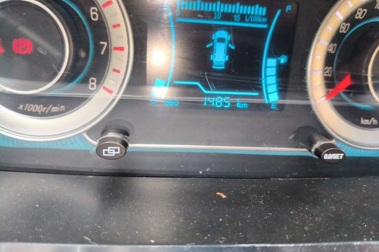 Used FAW Yingzhi G3 2016 G3S 1.5L Manual Luxury Navigation Edition Odometer Close Up