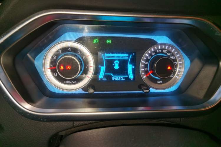 Used FAW Yingzhi G3 2016 G3S 1.5L Manual Luxury Navigation Edition Odometer Close Up