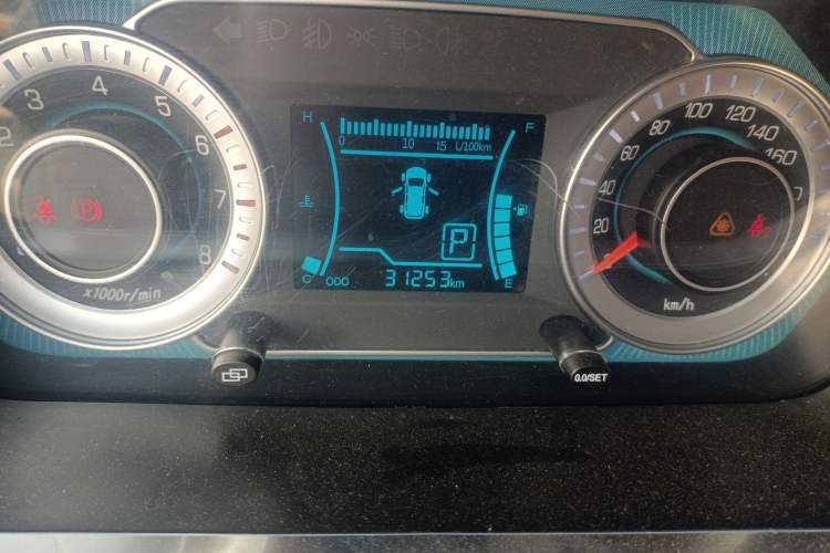 Used FAW Yingzhi G3 2016 G3S 1.5L CVT Luxury Navigation Edition Odometer Close Up