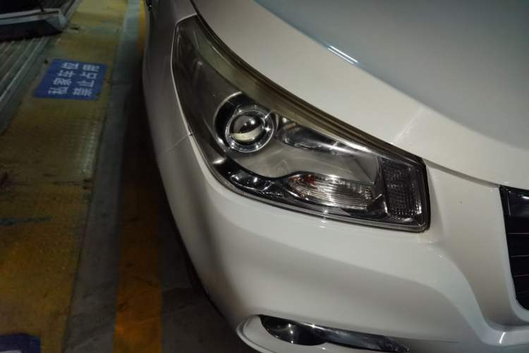 Used FAW Yingzhi G3 2016 G3S 1.5L Manual Luxury Navigation Edition Right Front Headlight