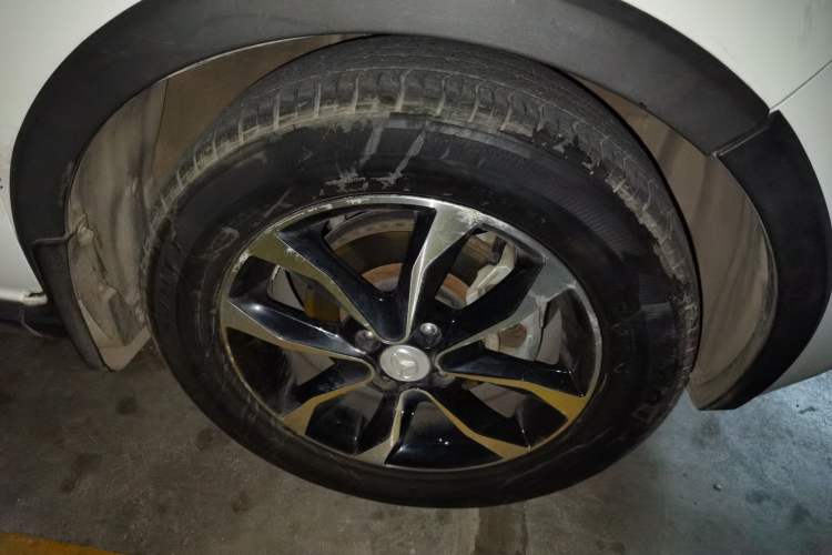 Used FAW Yingzhi G3 2016 G3S 1.5L Manual Luxury Navigation Edition Right Front Wheel Hub
