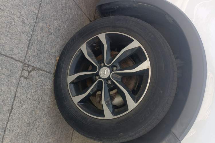 Used FAW Yingzhi G3 2016 G3S 1.5L CVT Luxury Navigation Edition Right Front Wheel Hub