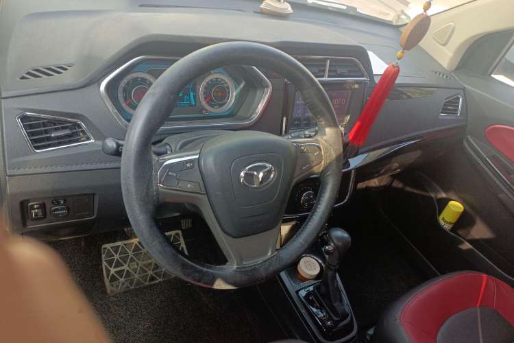 Used FAW Yingzhi G3 2016 G3S 1.5L CVT Luxury Navigation Edition Steering Wheel