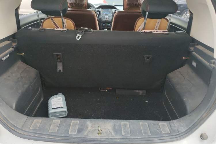 Used FAW Yingzhi G3 2016 1.5L Manual Standard Edition Trunk