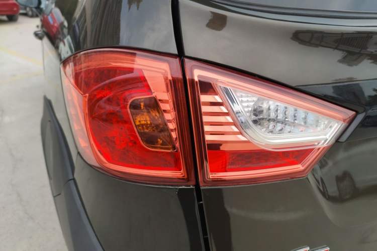 Used FAW Yingzhi G5 2016 1.5L CVT Elite Edition Exterior 7