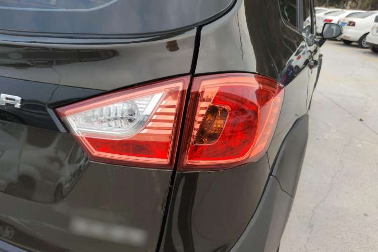 Used FAW Yingzhi G5 2016 1.5L CVT Elite Edition Exterior 9