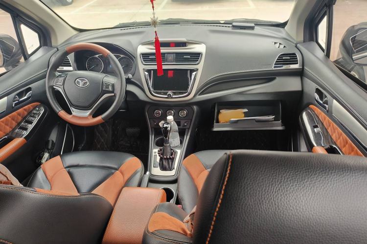 Used FAW Yingzhi G5 2016 1.5L CVT Luxury Navigation Edition Interior 1
