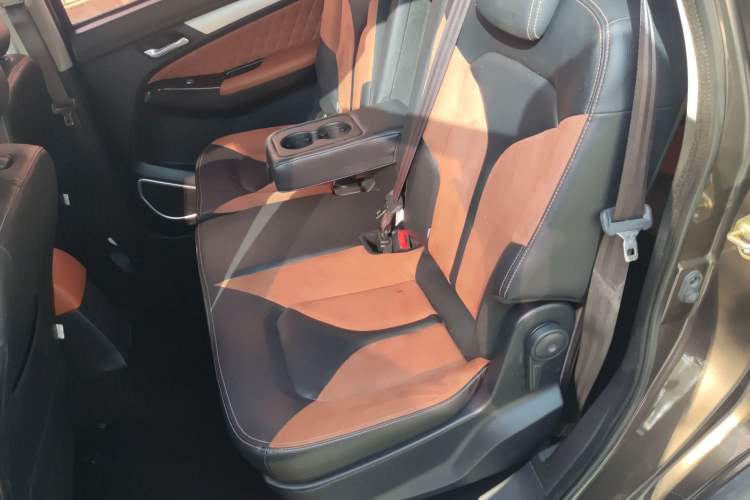 Used FAW Yingzhi G5 2016 1.5L CVT Elite Edition Interior 1