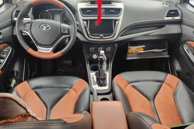 Used FAW Yingzhi G5 2016 1.5L CVT Luxury Navigation Edition Interior 2