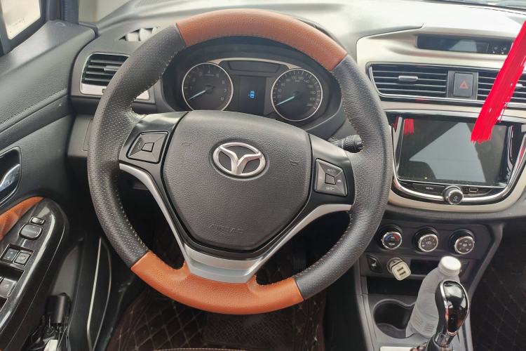 Used FAW Yingzhi G5 2016 1.5L CVT Luxury Navigation Edition Interior 3
