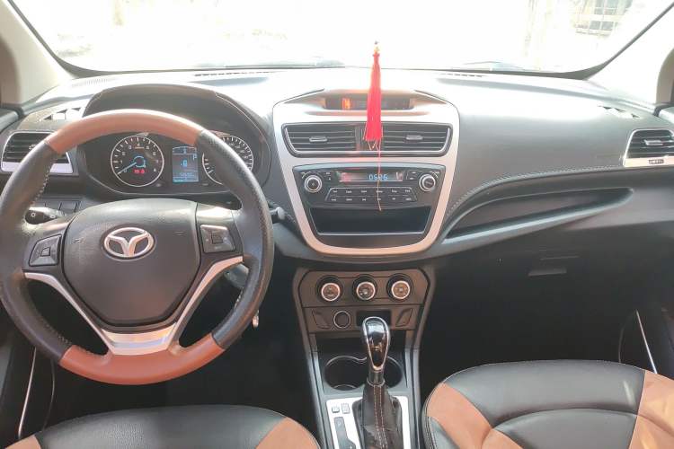 Used FAW Yingzhi G5 2016 1.5L CVT Elite Edition Interior 3