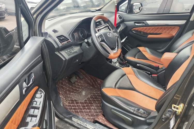Used FAW Yingzhi G5 2016 1.5L CVT Luxury Navigation Edition Interior 6