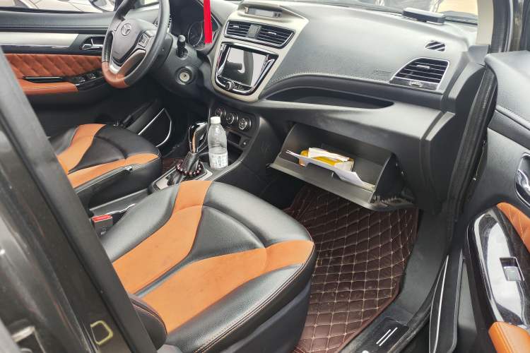 Used FAW Yingzhi G5 2016 1.5L CVT Luxury Navigation Edition Interior 8
